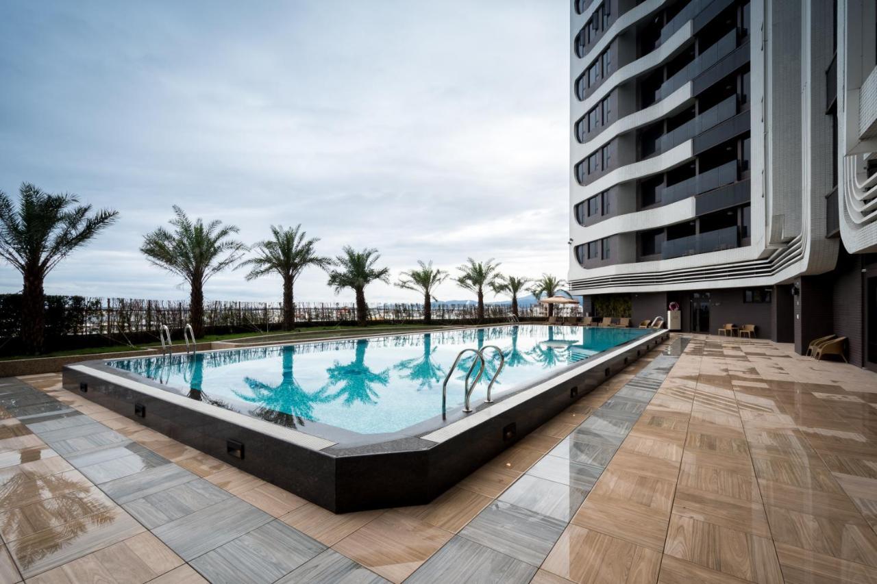Cuncyue Hot Spring Resort Луодонг Екстериор снимка The swimming pool